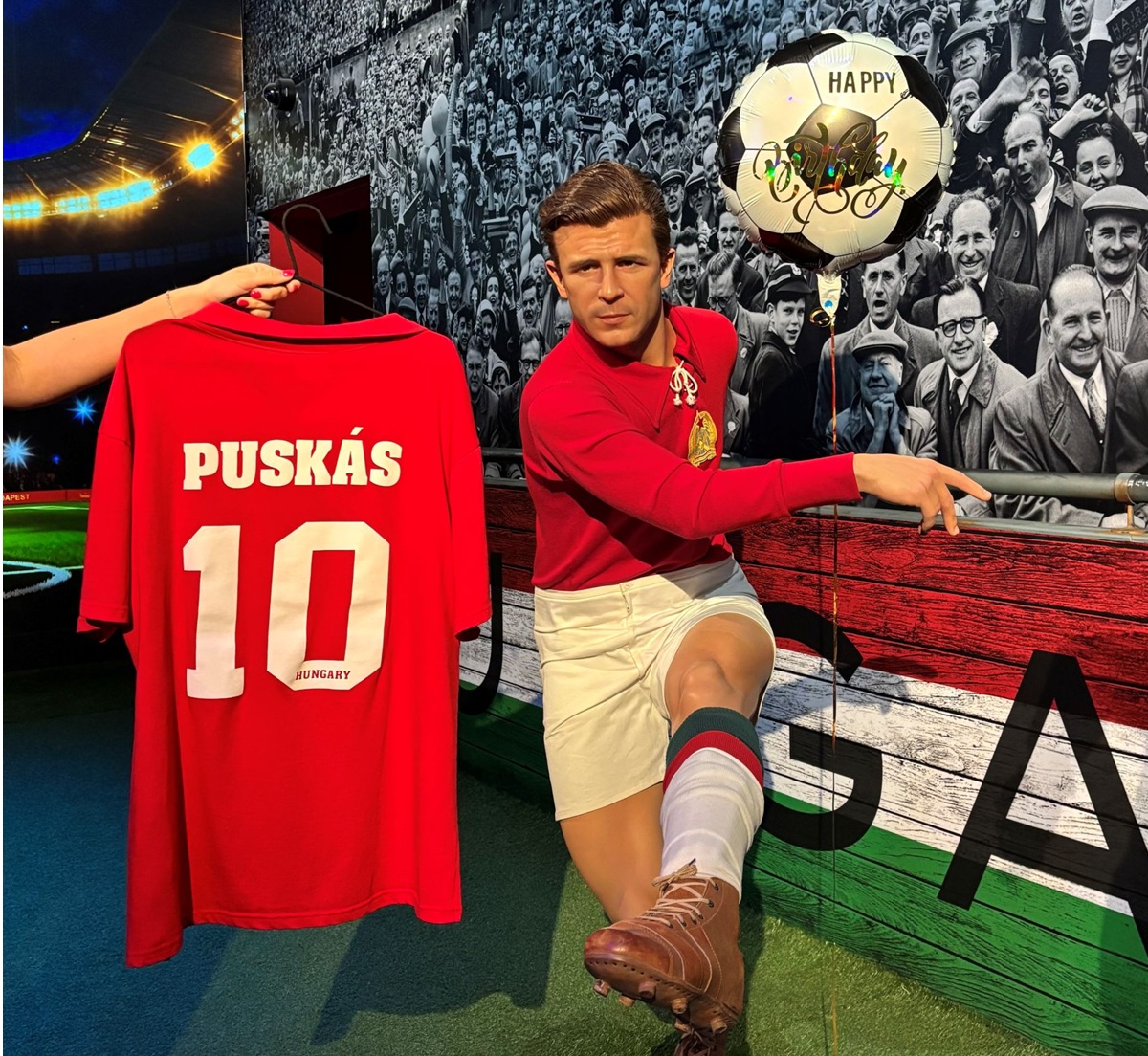 Puskás Ferenc szülinapi hangulatban várja az ünnepet a Madame Tussauds Budapest attrakcióban
